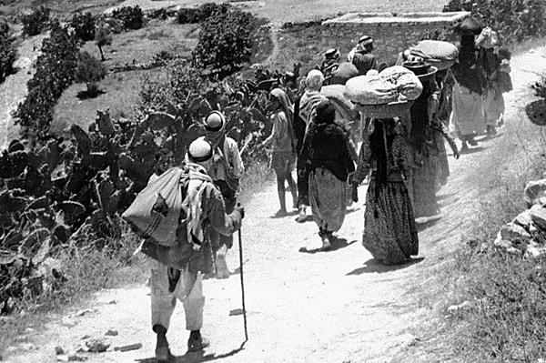 1948 yılında İsrail'in kurulmasıyla birlikte Filistinliler zorunlu göçe ve katliamlara maruz kaldı: Büyük Felaket (Nekbe) günü.