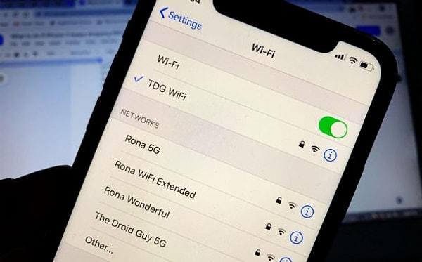 iPhone sahiplerinin paylaşımlarına göre, birçok cihaz WiFi ağına bağlı kalmaya devam etse de hiçbir veri aktarımı yapamıyor.