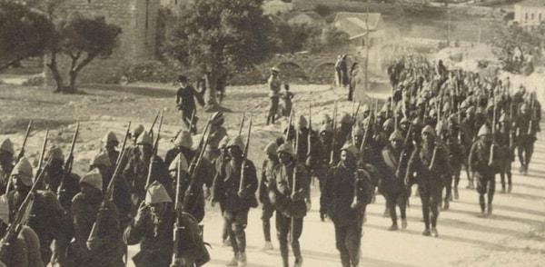 Osmanlı Devleti, kutsal kabul ettiği bu topraklarda büyük bir direniş gösterdi. Türk askerleri, İngilizlere karşı birçok noktada önemli başarılar elde etti. Ancak yerli halktan destek bulamayan Türk askerlerinin fazla bir şansı yoktu.