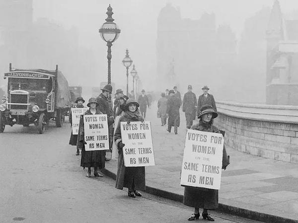 11. Londra'da oy hakları için protesto yapan kadınlar. (29 Şubat 1924)