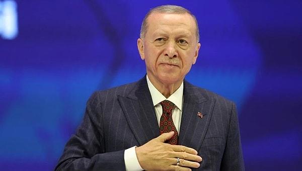 Cumhurbaşkanı Erdoğan’ın denge politikasını doğru bulduğunu belirten İnce, "Ben bu ülkenin yerli ve milli bir adamıyım, ben Cumhuriyetin bir öğretmeniyim. Ben ülkem için doğru işler yapmak istiyorum. Ben İHA ve SİHA’ları destekliyorum. Ermenistan Azerbaycan savaşında Azerbaycan’a yardım edilmesini destekliyorum. Libya’da olunmasını destekliyorum" ifadelerini kullandı.