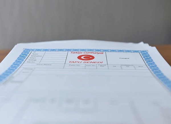 Türkiye genelinde enflasyon zamları ülkeyi etkisi altına almışken konut fiyatları da uçtu. Yaşanan bu gelişmelerden sonra konuyla alakalı fahiş fiyat artışının önüne geçmek için 1 Kasım itibarıyla yeni düzenlemeye gidiliyor.