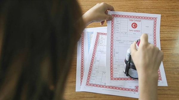 Gayrimenkul uzmanı Evrim Kırmızıtaş Başaran konuyla alakalı değerlendirmelerde bulundu. Başaran tapu kayıtlarından ilanların nasıl düşürüleceğini açıkladı.