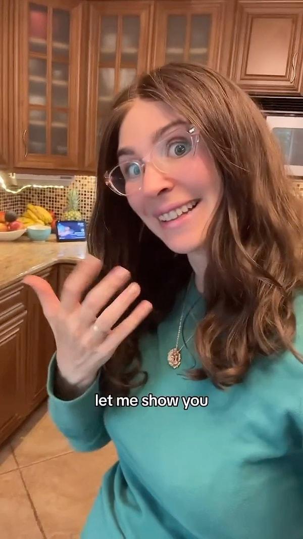 Mutfak turu videosuyla gündem olan Musevilik dinine mensup kadın, kendisini öncelikle Ortodoks bir Yahudi olarak tanıtıyor.