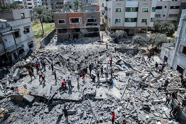 İsrail-Filistin arasındaki çatışmalar artık 5. gününe girerken bölgeden şiddet haberleri gelmeye devam ediyor. İsrail ordusu, Gazze'den Hamas'ı sileceklerine dair söylemden sonra bölgeyi bombalamaya devam ediyor.
