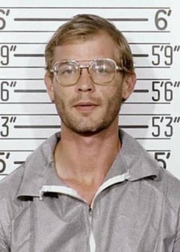4. 17 erkeği öldürmekten suçlu bulunan Jeffrey Dahmer.