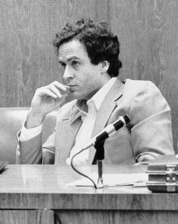 5. 70'lerde yedi farklı eyalette işlediği 30 cinayeti itiraf eden Ted Bundy.