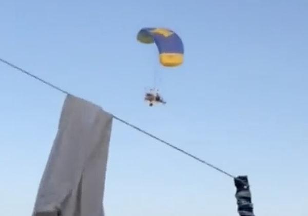 Saldırı anı öncesinde, festival alanı üzerinde uçuş gerçekleştiren bir paramotorun görüntüsü ortaya çıktı.