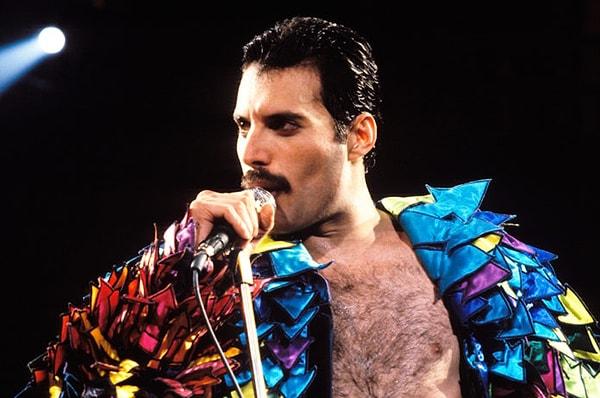 Efsane Queen grubunun solisti Freddie Mercury’nin hayatını konu alacak biyografik film projesi çekileceği zaman Mercury rolüne Sacha Baron Cohen’in getirilmesi o dönemde tartışma yaratmıştı.