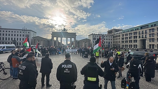 Öte yandan Berlin'de yapılması planlanan Filistin'e destek mitingi "kamu güvenliği" gerekçesiyle yasaklandı.