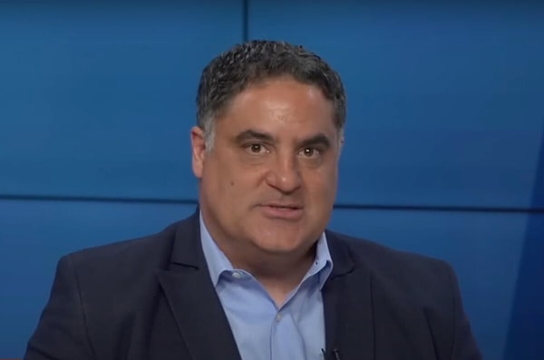 Cenk Uygur ayrıca rakibi Biden hakkında da “Bu sefer seçimi kazanırsa bu sadece onun sorunu olmaz, hepimizin sorunu olur. Bence demokrasi risk altında ve bu sebeple seçime katılmam gerekiyorsa katılacağım” ifadesini kullandı.