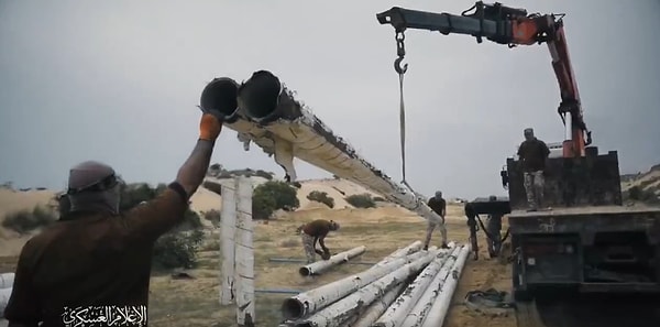 Her savaşta olduğu gibi İsrail ile Hamas arasında geçen savaşta da en çok siviller zarar görürken, İsrail ordusunun savaş durumuna geçmesi ile Gazze günler boyunca havadan vurulmuş ve yüzlerce sivil hayatını kaybetmişti.