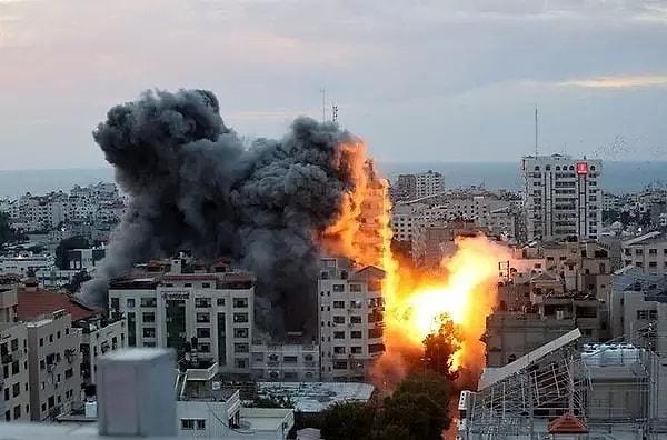 İsrail, Gazze’ye verilen elektrik, su ve gazın da kesileceğini açıklamış ve dün akşam saatlerinde tüm Gazze karanlıkta kalmıştı.