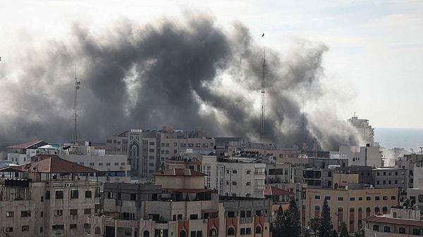 İsrail’in durmaksızın sürdürdüğü hava saldırıları sonrasında Gazze’de binlerce insan hayatını kaybetti.