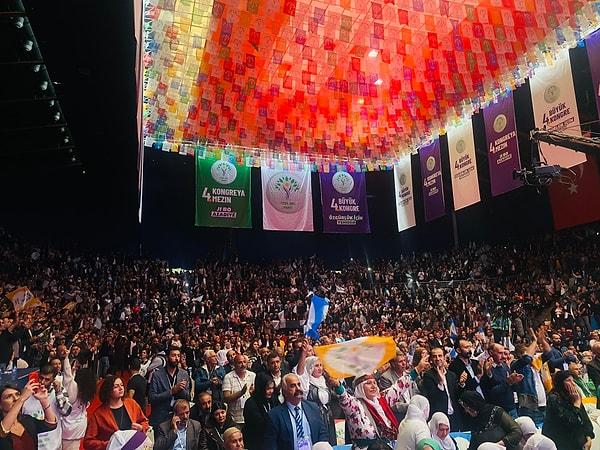 Yeşil Sol Parti 4. Olağan Genel Kongresini Ankara Atatürk Spor Salonu'nda gerçekleştirdi. Kongrede partinin yeni ismi ve yeni eş başkanlar belli oldu.