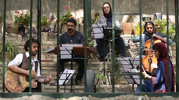 Geçen sene vizyona giren 'A Minor' filminin İran'da yasaklanması sonucu Mehrjui, bir eleştiri videosu yayınlamıştı.