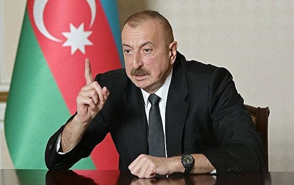 Aliyev açıklamalarının devamında, "Kendilerine 'cumhurbaşkanı' diyen üç palyaço hak ettikleri cezayı bekliyor." ifadelerini kullandı.