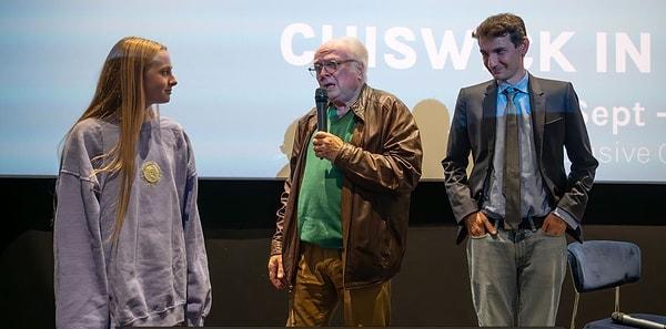 Olive Tennant kendi yazıp yönettiği '3 hours and 36 minutes' isimli kısa filmiyle Chiswick Film Festivali'nde 'Genç Sinemacı' ödülünün sahibi oldu.