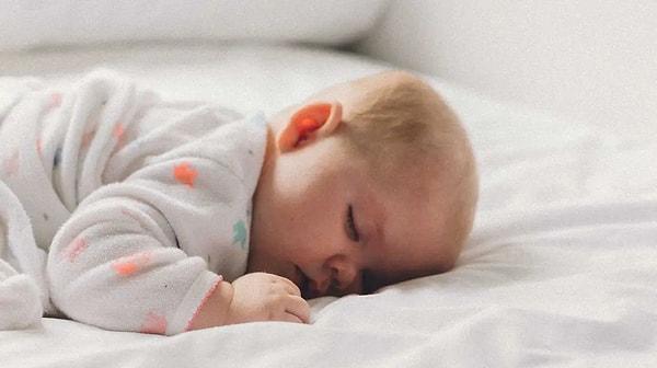 8. Bazı batı kültürleri bebeklerin yalnız uyumasının bağımsız olmalarına yardımcı olduğuna inanıyor.