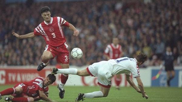 Türkiye'nin ilk Avrupa Şampiyonası deneyimi 1996 yılında gerçekleşti. İlk kez bu turnuvaya katılmayı başaran Milli Takımımız Hırvatistan, Portekiz ve Danimarka ile aynı gruba düştü.