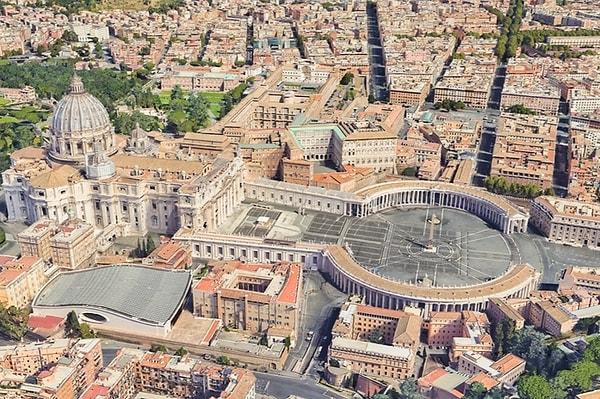 9. "Vatikan'da binalar ve sanat muhteşem ancak sanat ve mimari hakkında pek bir şey bilmediğim için tur benim için boşa gitti. Çok fazla zaman aldı ve çok ayrıntılıydı. Tek istediğimiz Sistine Şapeli'ne ulaşmaktı."