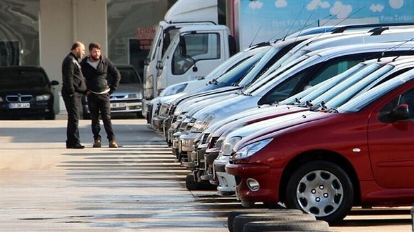 Bozulan arz talep dengesiyle birlikte otomobilin yatırım aracı haline gelmesi, sonrasında al-satçıların piyasaya girmesiyle birlikte ikinci el otomobil piyasasında da fiyatlar oldukça yükselmişti.