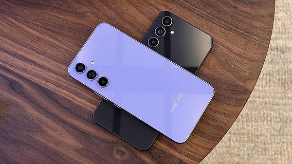 Güney Koreli firmanın bir diğer uygun fiyatlı telefon modeli Galaxy A54 ise 6.sırada kendine yer bulurken, Galaxy A14'ün 5G versiyonu da 7.sırada A54'ü takip etti.