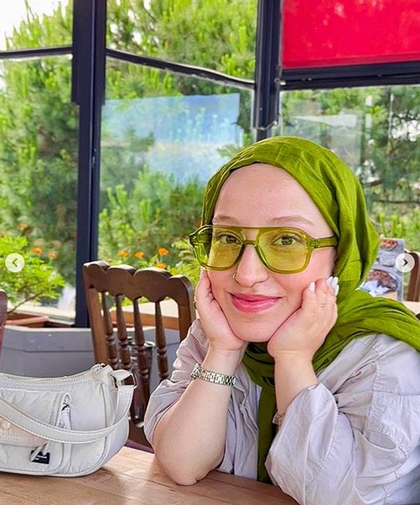 Cücelik sendromu olan ve Instagram'da @zehrainsallah ismi ile paylaşımlar yapan Zehra isimli fenomen herkes tarafından çok seviliyor.