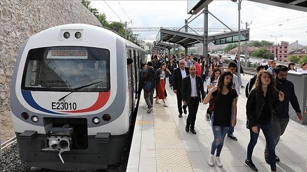 Karara göre, Türkiye Cumhuriyeti'nin 100'üncü kuruluş yıl dönümü kutlama etkinlikleri kapsamında İstanbul, Ankara ve İzmir'de raylı sistemle yapılan toplu taşıma hizmetleri ücretsiz sağlanacak.