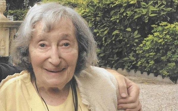 1. "Bu Mireille Knoll, 85 yaşındaydı, büyükanneydi ve Yahudi Soykırımı'ndan kurtulmuştu. 23 Mart 2018'de Yahudi olduğu için Paris'teki evinde 11 kez bıçaklandı ve yakılarak öldürüldü."