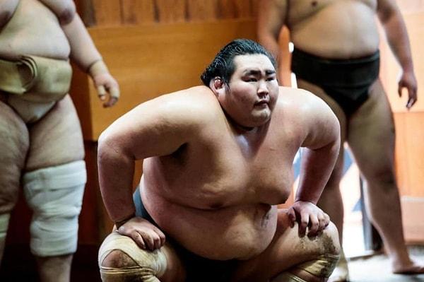 Japonya'da yaşanan bir olay ise sumo güreşçilerini yeniden dünya gündemine taşıdı.