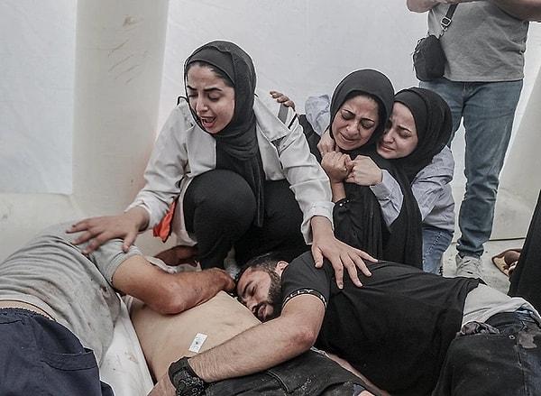 Gazze Sağlık Bakanlığı, İsrail'in El-Ehli Baptist Hastanesi'ne düzenlediği saldırıda 500 kişinin hayatını kaybettiğini duyurdu.  Saldırı anı bölgedeki bir kişinin telefon kamerası tarafından kaydedildi.  Filistin Devlet Başkanı Mahmud Abbas, İsrail'in düzenlediği saldırı nedeniyle 3 gün yas ilan edildiğini açıkladı.