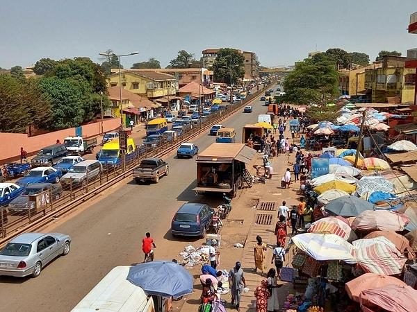 Dünya Bankası verilerine göre eski bir Portekiz sömürgesi olan Gine-Bissau’nun şu anki nüfusu 1,9 milyon civarında.