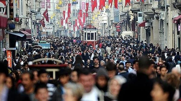"Dünyada herhangi bir şehrin 8 yıl gibi bir zaman zarfında 2,5 milyon nüfus artışının gerektirdiği sosyal donatı, eğitim kurumları, park, rekreasyon alanı üretmesi, toplu taşıma ağını bu büyük nüfus artışına uygun geliştirmesi mümkün değil. Artan yabancı nüfus, düzensiz ve kontrolsüz göç zaten ekolojik limitlere dayanmış İstanbul'un limitlerini daha da aşındırıyor."