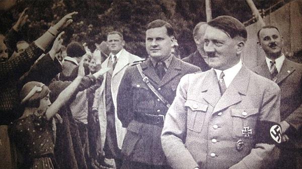 Hitler, İkinci Dünya Savaşı sırasında Yahudi soykırımında (Holokost) başı çekmiş, en az 6 milyon insanın ölümüne yol açmıştı.