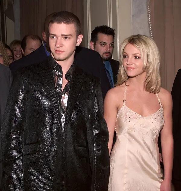 Britney, Timberlake'in o dönem kendisini ünlü bir kadınla aldattığını söyledi.