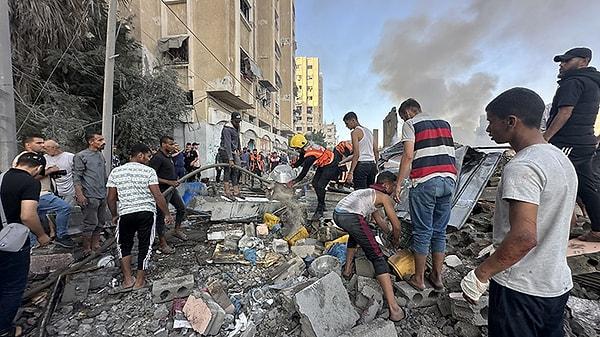 İsrail ordusunun bugün ise Gazze Şeridi'nin orta kesimlerindeki Nuseyrat Mülteci Kampı'nda bir camiyi hedef aldığı duyuruldu.