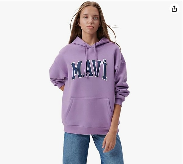 7. Mavi markasının yazılı sweatshirtlerini bu kış da çok göreceğinizden eminiz.