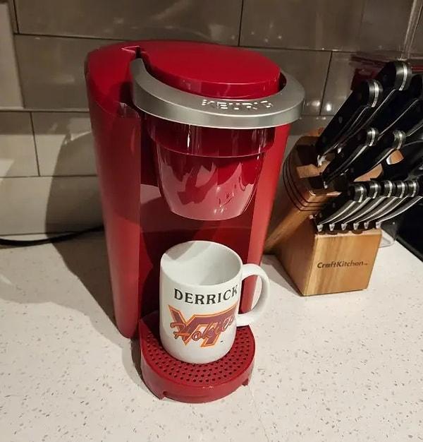13. Erken sabahlarınız için mükemmel bir kahve yapabilecek bu Keurig tek servis kahve makinesi, hayatınızı güzelleştirecek.