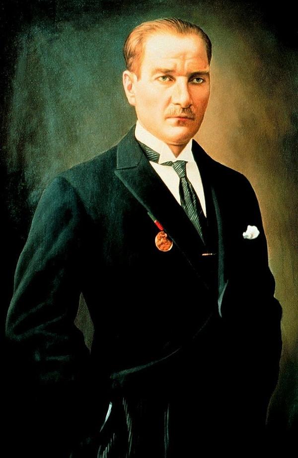 Cumhuriyetimizin kurucusu Gazi Mustafa Kemal Atatürk, yalnızca askeri ve siyasi başarılarıyla değil, bilime ve sanata değer veren, kişisel ilgi alanlarıyla ve güler yüzüyle tanınan bir dünya lideriydi.