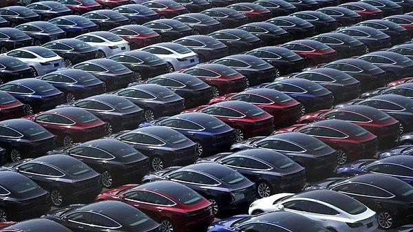 Öte yandan Tesla, araç üretimi boyutunda altın çağlarından birini yaşıyor. Sevilen marka, bu yıl 435 bin 59 adet otomobil satışı yaparak, teslim edilen araç sayısının 2022'ye kıyasla yüzde 27 arttığını bildirdi.
