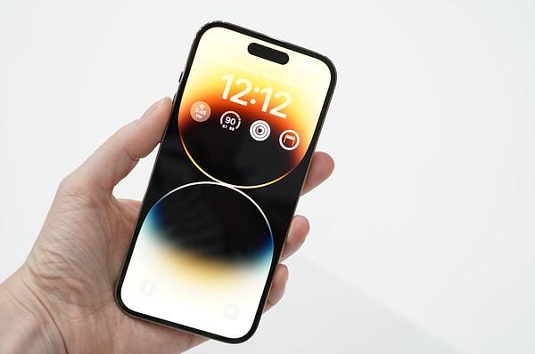 Jeff Pu'nun açıklamalarına göre Apple, 2024'ün sonlarına doğru yapay zeka destekli iPhone'ları kullanıcılara sunacak.