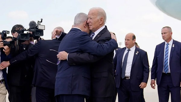 ABD Başkanı Joe Biden, İsrail’e ziyarette bulunmuş ve tüm dünyanın gözü önünde yaşanan hastane katliamına bile destek vermişti.
