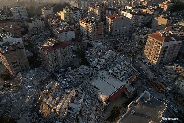 6 Şubat'ta ülkemizde meydana gelen deprem felaketi tüm ülkeyi derinden sarsmış, bütün Türkiye depremzedelerin yaralarını sarmaya çalışmıştı.