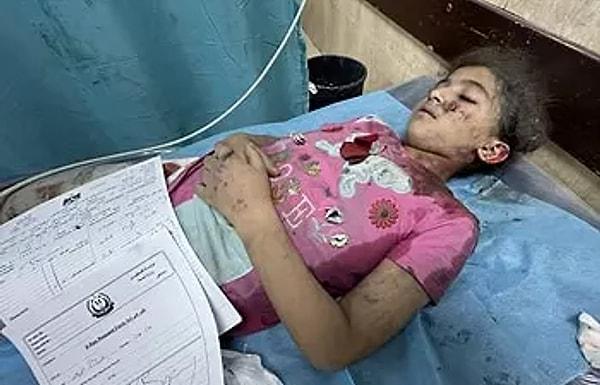 İsrail’in son 24 saatte 471’i El-Ehli Baptist Hastanesinden olmak üzere 678 kişiyi öldürdüğü belirtilen açıklamada, Gazze’de şu ana kadarki toplam can kaybı 3 bin 478, yaralı sayısı da 12 bin 65 olarak kayda geçti.