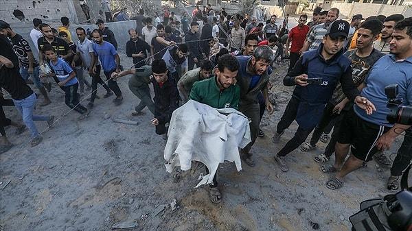 Gazze'deki Filistin Sağlık Bakanlığı Sözcüsü Eşref el-Kudra, 3 bin 785 kişi hayatını kaybettiğini belirtti.