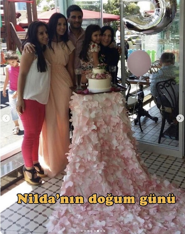 Nilda'nın doğum gününden bu kare de geçmiş hayatlarına dair ipuçları veriyor.