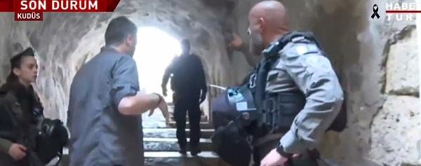 HaberTürk canlı yayınında cuma namazı öncesinde Mescid’i Aksa’yı görüntüleyen Mehmet Akif Ersoy, İsrail polisi tarafından yanına çağrıldı.
