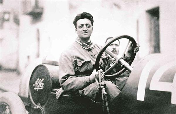 Daha sonra yarışlara ilgisi azaldı ve 1939'da Alfa Romeo'dan ayrıldı. Auto Avio Costruzioni adıyla kendi şirketini kurdu, önce başka takımlara parça tedarik etti ve sonra da kendi otomobilini üretmeye başladı.