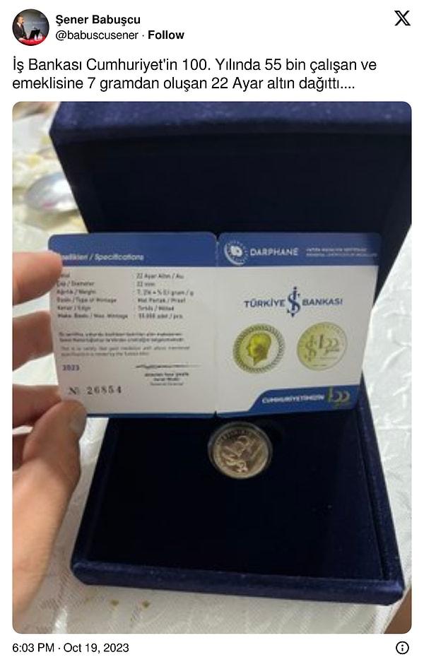 Yazar Şener Babuşçu, sosyal medya hesabından paylaştığı görselde İş Bankası'nın çalışanlarına ve emeklilerine Türkiye Cumhuriyet'nin 100. bankanın da 99. kuruluş yıl dönümünde 22 ayar 7 gram altın dağıttığı belirtildi.